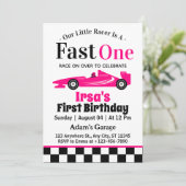 Snel Een Roze Race Auto Meisje 1e Verjaardagsfeest Kaart (Staand voorkant)