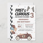 Snel en nieuwsgierig bruin race auto 3e verjaardag kaart (Voorkant)