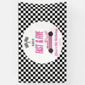 Snel & Vijf Roze Race Auto 5e Verjaardagsfeestje Spandoek (Verticaal)
