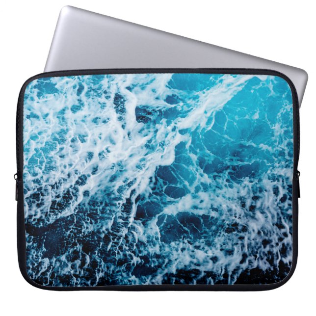 Snel zee tijdens het varen. Dramatiek en afbeeldin Laptop Sleeve (Voorkant)