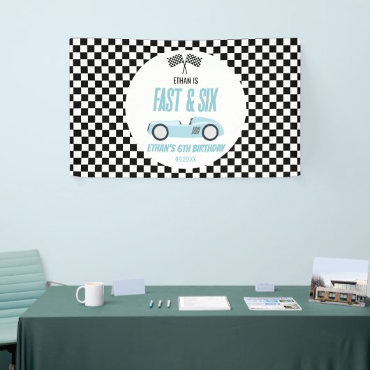 Snel & Zes Blauwe Race Auto 6e Verjaardagsfeestje Spandoek (Beurs)