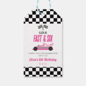 Snel & Zes Roze Race Auto 6e Verjaardagsfeestje Cadeaulabel (Achterkant)