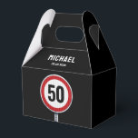 Snelheidslimiet verkeersbord met CUSTOM AGE verjaa Bedankdoosjes<br><div class="desc">Pas je leeftijd aan voor het perfecte verjaardagsfeestje voor auto's en chauffeurs. Rood verkeerssnelheidsteken met een moderne grafische stijl. Controleer of er overeenkomende collecties zijn die de OBJECTEN COÖRDINEREN. Originele kunstwerken van PUPSIKU STUDIO. 100% uniek product</div>