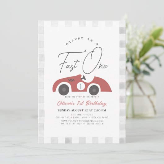 Snelle een rode race auto jongen 1e verjaardag kaart (Staand voorkant)
