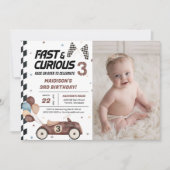 Snelle en nieuwsgierige bruine race auto 3e verjaa kaart (Voorkant)
