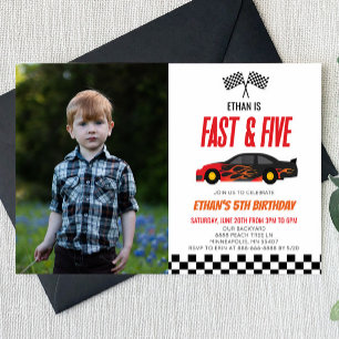 Snelle & Vijf Rode Vlam Race Auto 5e Verjaardagsfe Kaart