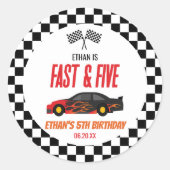 Snelle & Vijf Rode Vlam Race Auto 5e Verjaardagsfe Ronde Sticker (Voorkant)
