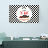 Snelle & Vijf Rode Vlam Race Auto 5e Verjaardagsfe Spandoek (Beurs)