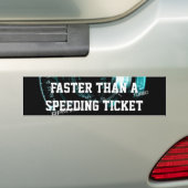 Sneller dan een snelheidskaartje bumpersticker (Op auto)