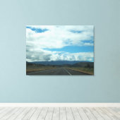 Snelweg 97 Ontmoet Mount Shasta Canvas Afdruk (Insitu (Houten vloer))