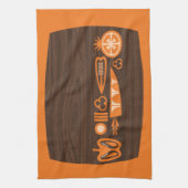  snijplank en oranje groenten, theedoek (Verticaal)