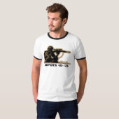 SNIPER DIE DOOR SNIPERS ZITTEN - R - US T-SHIRT (Voorkant volledig)