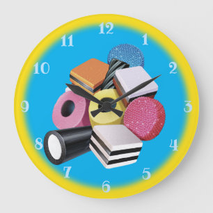 Snoep Allsorts. Grote muurklok. Geel en zwart. Klok