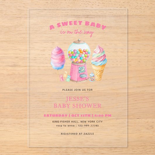 Snoep Roze Een zoet Baby shower is onderweg Acryl Uitnodigingen (Voorkant)