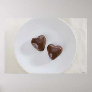 Snoepjes van harsvormige chocolade op een bord poster