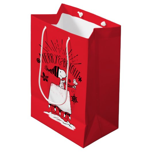 Snoopy and Woodstock - Merry & Bright Medium Cadeauzakje (Voorkant Gekanteld)