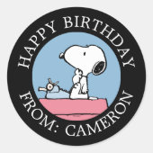 Snoopy bij de Typewriter | Gefeliciteerd Ronde Sticker (Voorkant)