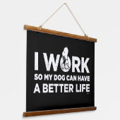 Snoopy - Ik werk zo dat mijn hond een beter leven Hangend Wandkleed (Gebogen)