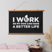 Snoopy - Ik werk zo dat mijn hond een beter leven Hangend Wandkleed (Slaapkamer)