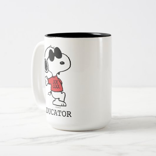 Snoopy "Joe Cool" leraar Tweekleurige Koffiemok (Voorkant links)