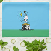 Snoopy Jumping in Pot of Gold Theedoek (Gevouwen)