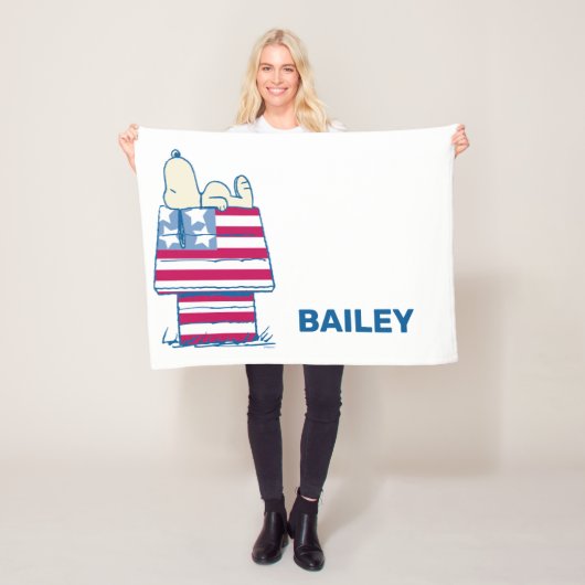 Snoopy op 4 juli Dog House Fleece Deken (In situ)