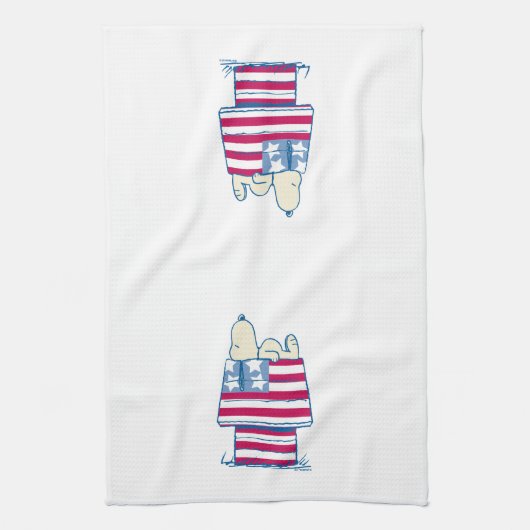 Snoopy op 4 juli Dog House Theedoek (Verticaal)