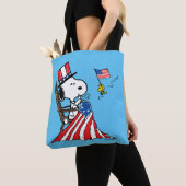 Snoopy Sewing 4 juli vlag Tote Bag (Dichtbij)