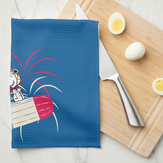 Snoopy van de vliegende luis op ijsPop Theedoek (Quarter Fold)