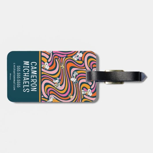 Snoopy & Woodstock Groovy Vibes Paarse Patroon Bagagelabel (Achterkant horizontaal)