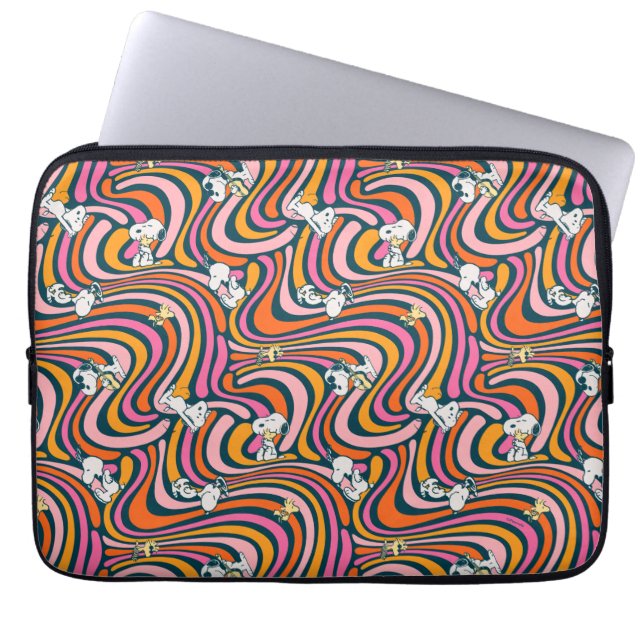Snoopy & Woodstock Groovy Vibes Paarse Patroon Laptop Sleeve (Voorkant)