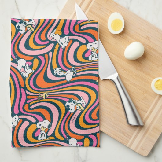 Snoopy & Woodstock Groovy Vibes Paarse Patroon Theedoek (Quarter Fold)