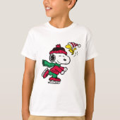 snoopy & woodstock playing on winter season t-shirt (Voorkant)