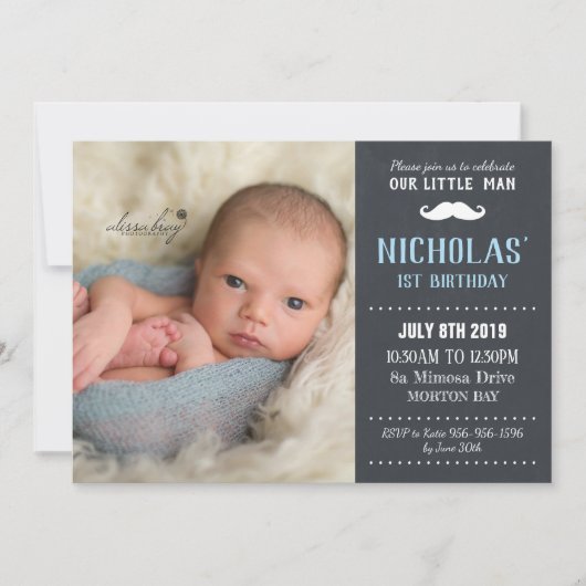 Snorharige kleine man 1e verjaardag jongen schoolb kaart (Voorkant)