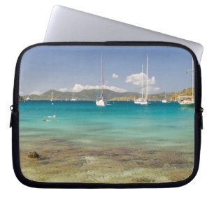 Snorkelaars in de idyllische baai Pirates Bight, B Laptop Sleeve