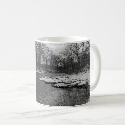 Snow Along James River Grayscale Coffee Mok (Voorkant rechts)