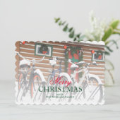Snow-Covered Bicycles Near Festive Lodge Feestdagenkaart (Staand voorkant)