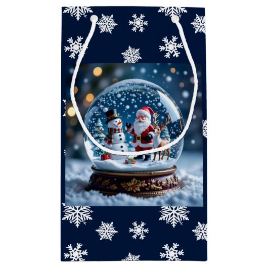 Snow globe with Santa and Reindeer Klein Cadeauzakje (Achterkant)