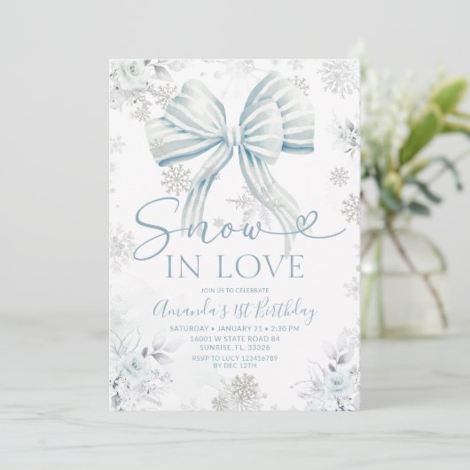 Snow In Love Blue Bow Silver Snowflake Birthday Kaart (Staand voorkant)
