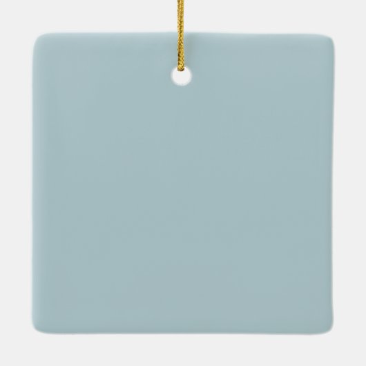 Snow-Kissed Revelry: De Hazenloop Keramisch Ornament (Achterkant)