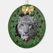 Snow Leopard Conservancy-Asha in Wreath Keramisch Ornament (Links)