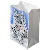 Snow Leopard Medium Cadeauzakje (Voorkant Gekanteld)