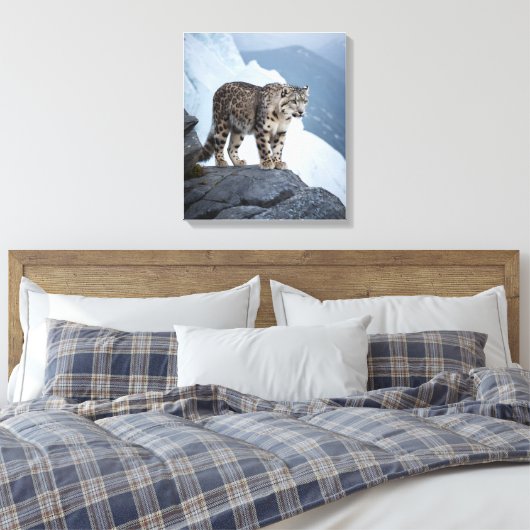 Snow Leopard op een Frozen Peak Canvas Afdruk (Insitu (Slaapkamer))