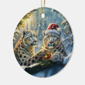 Snow Leopards Holiday Design beroemd gemaakt door Keramisch Ornament (Links)