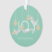 Snow Leopards & JOY Green Christmas Foto Ornament (voorkant)