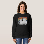 snow mountain retro sunset landscape hikers graphi trui (Voorkant volledig)