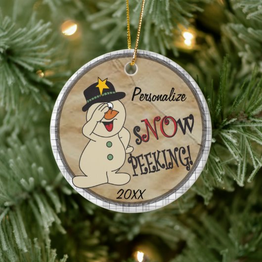 Snow Peeking Snowman Keramisch Ornament (Boom)