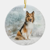Snow Sheltie met kerstversiering Keramisch Ornament (Voorkant)