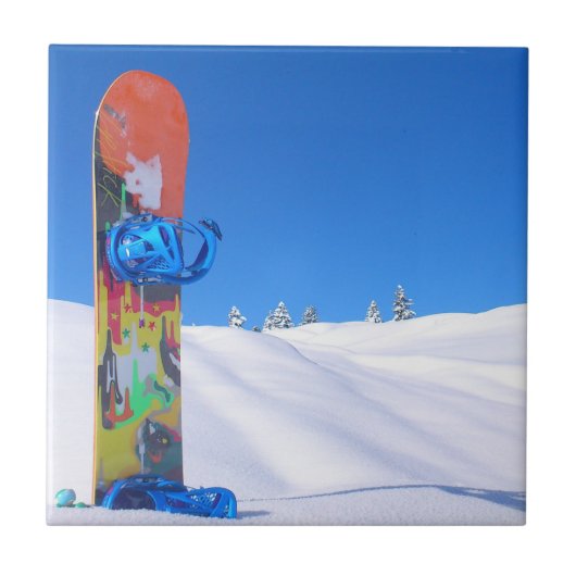 Snowboard in Fresh Snow, Blue Sky Tegeltje (Voorkant)