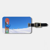 Snowboard in Sneeuw op Snowy Slope Bluebird Dag Bagagelabel (Voorkant horizontaal)